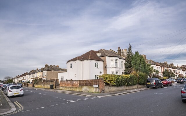 67 Hafton Road