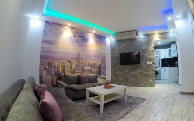 One Bedroom Apart Deep Purple by Pool