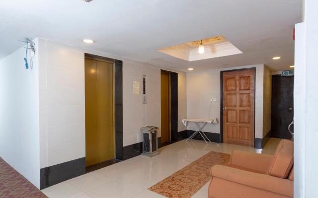 OYO 89619 De Choice Hotel