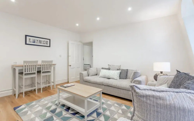 Large & Bright 1 Bed Flat In Piccadilly Circus
