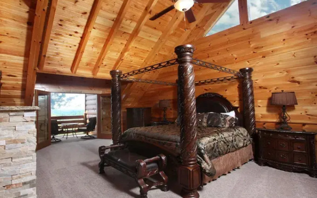 Serenity Mountain Pool Lodge - Nine Bedroom Cabin