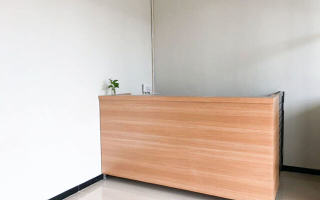 RedDoorz Plus @ Dukuh Kupang