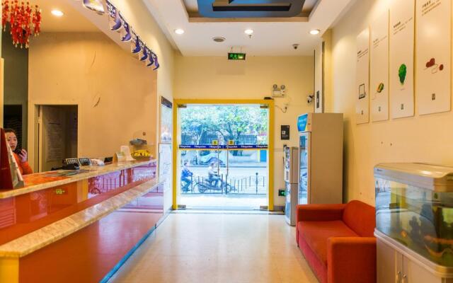 7Days Inn Shanghai Daning International Commercial Plaza YanChang Subway Station