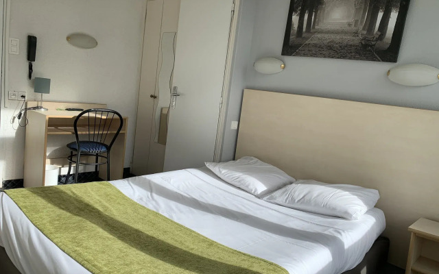 Hotel Notre- Dame de France