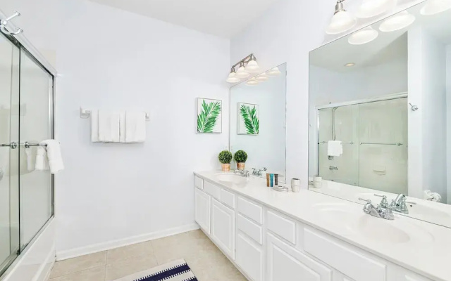 Vista Cay Modern