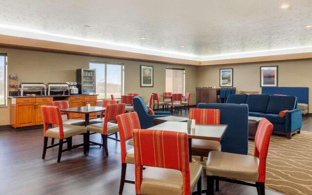 Comfort Inn & Suites Mitchell I-90