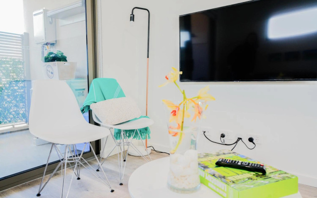U101 Brunswick Living First Floor Balcony Close to APT and CBD Free Wifi Tram at Doorstep – Guest Rooms – Melbourne