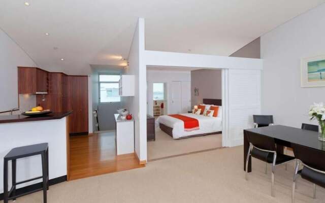 QV Penthouse Apt at Princes Wharf - 860
