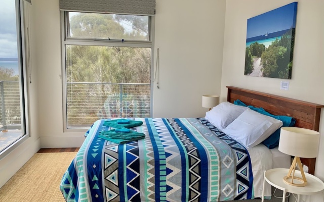 Sunrise on Falie – Guest Rooms – American River