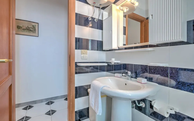 Ginestra apartment with pool in residence
