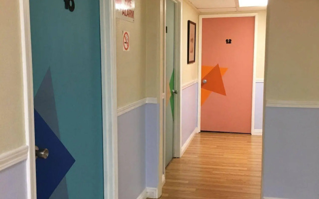 Traveler's Bed & Breakfast Hostel