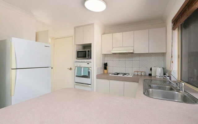 Pleasant 3 Bedroom House With Garden Close to CBD