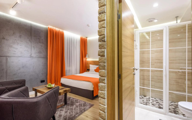 One Luxury Suites