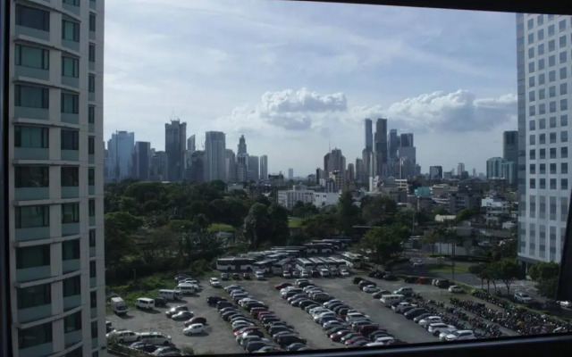A2J Luxury 1BR BGC Balcony Suite Near BurgosCircle