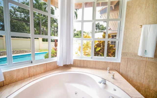 Casati Pearl House, Big House With Private Pool!