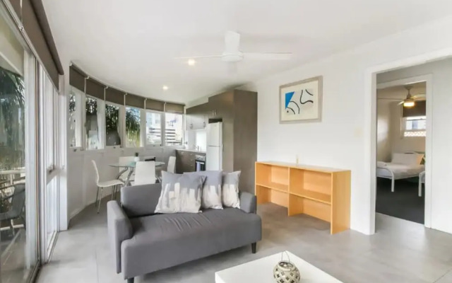 Cosy Unit Walking Distance To The Beach With Parking