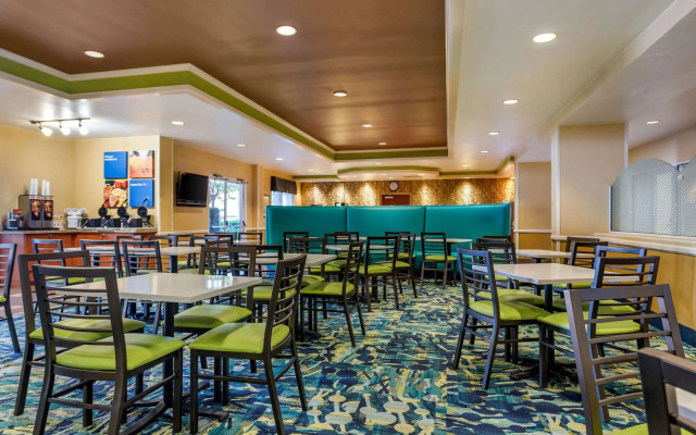 Comfort Inn & Suites Near Universal Orlando Resort - Convention Ctr