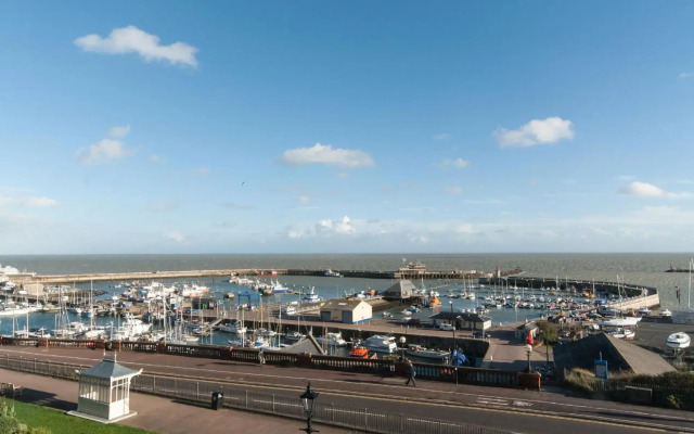 Royal Harbour Hotel