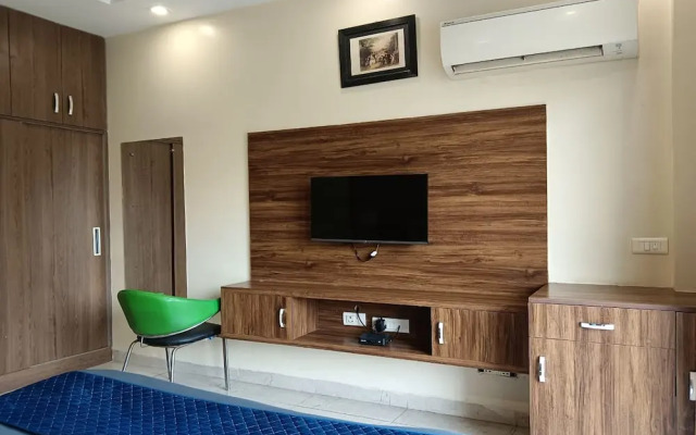 The Indian Hotel & Kitchen