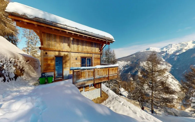 Cosy Chalet in Vex With Balcony