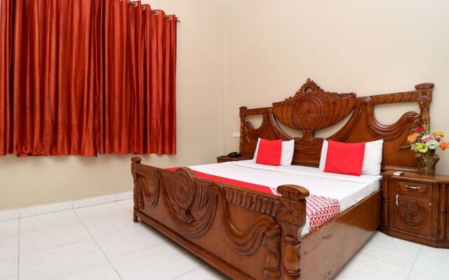 OYO 24747 Hotel White Spott