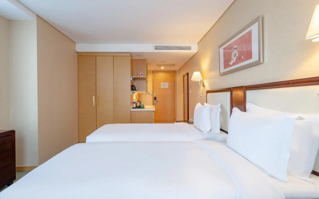 Regal Plaza Hotel & Residence Waigaoqiao