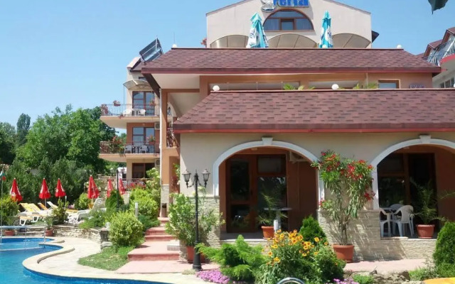 Perla Family Hotel