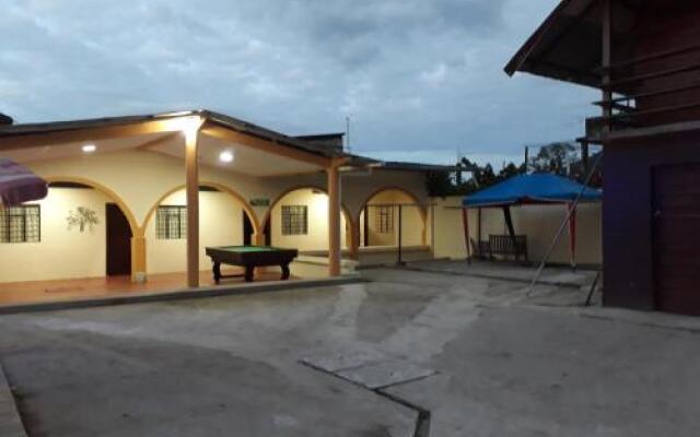 Salamandra's Suites & Hotel