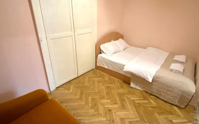 Apartment on Zaliznychna street