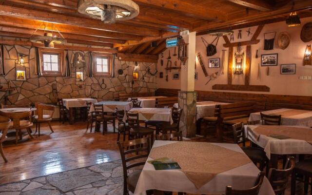 Zlatni Bor Hotel