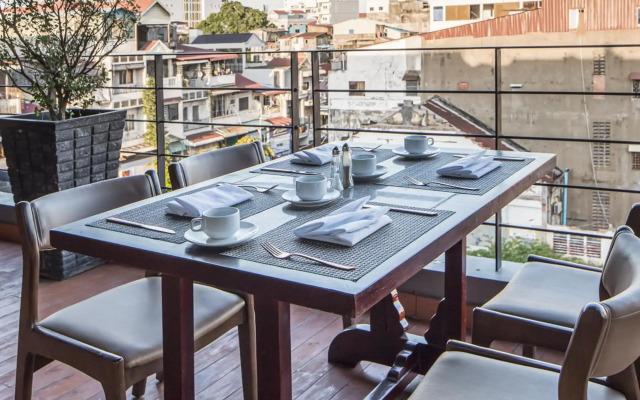 Altos Hotel