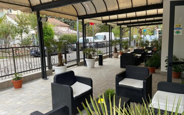 Hotel Villa Dina