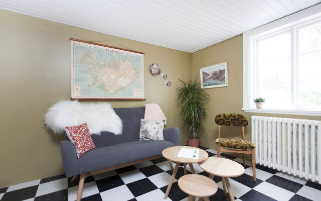 SKYR Guesthouse
