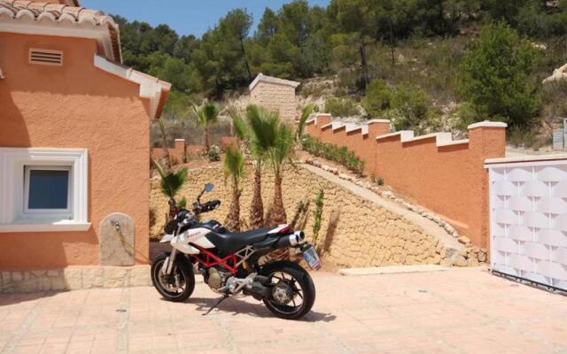 Fantastic villa with sea views and private pool