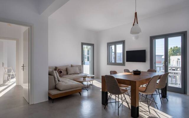 Parikia's Crossroad 3 Bedroom House