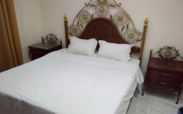 OYO 640 Home Furnished 3-Bedroom Apartment