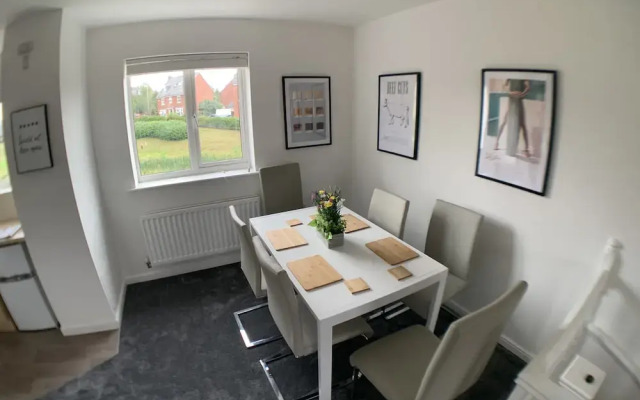The coach house views netflix sleeps 5