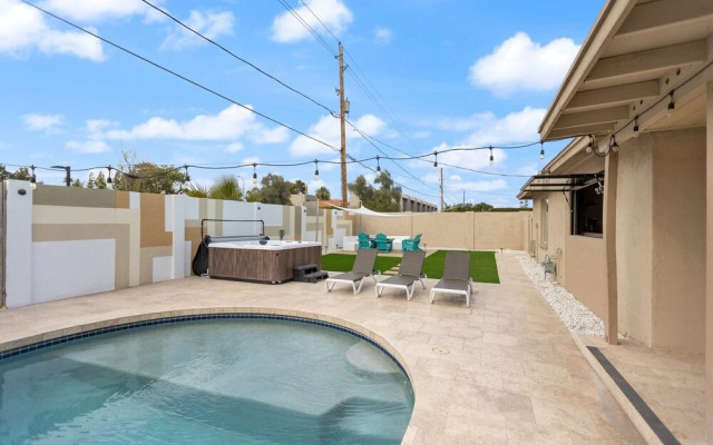 OldTown Lux 4BR/3BA HeatedPool+HotTub+GameRoom/14 by RedAwning