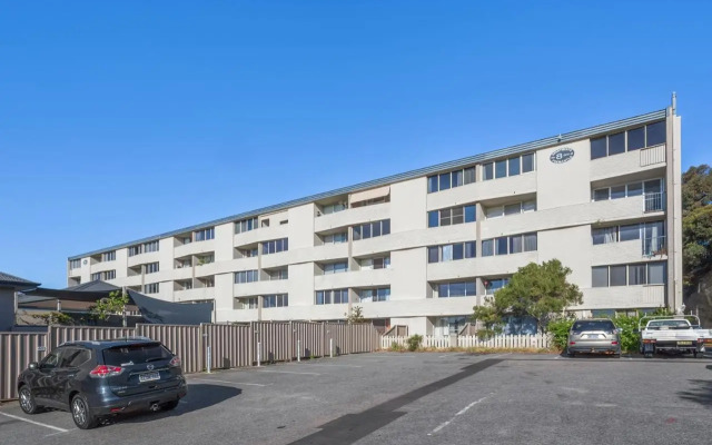 Studio 4 - ground floor Fremantle apartment