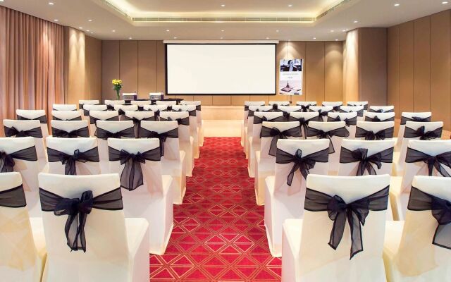 Mercure Hyderabad KCP Hotel