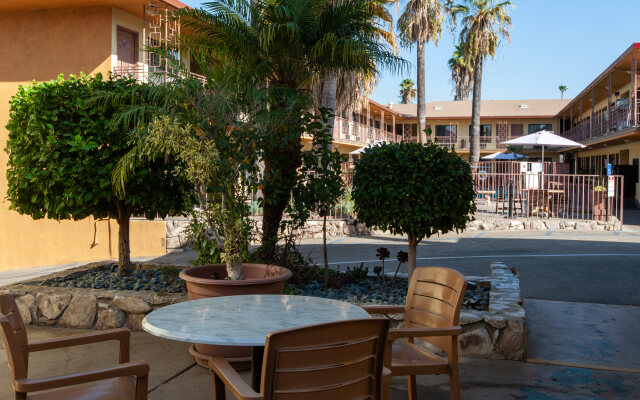 Studio City Court Yard Hotel