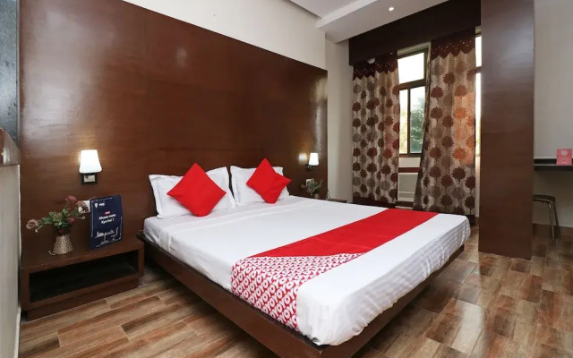 Oyo 18753 Hotel Glance Inn