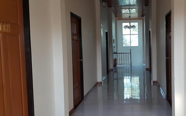 Ruen Narisra Resort