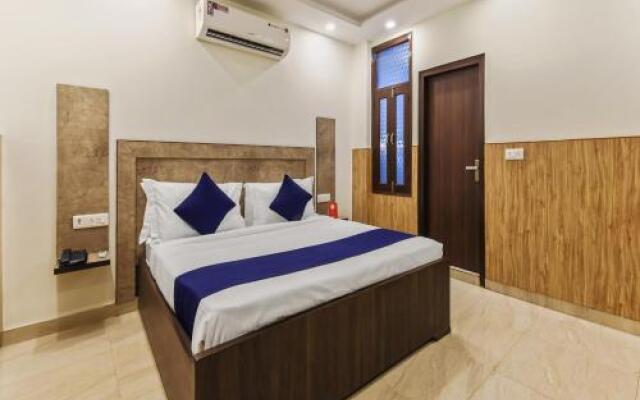 SilverKey Executive Stays 19389 Divine Inn Rajouri Garden