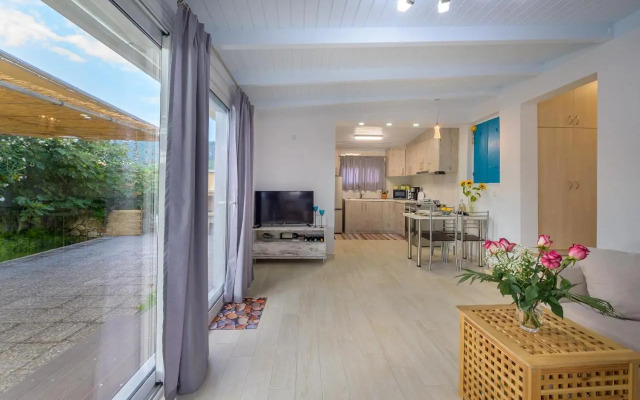 Rontos House, seaside