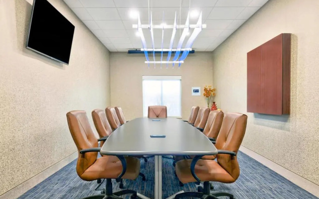 Holiday Inn Express Hotel & Suites Kansas City - Grandview