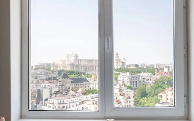 Views of all the Palaces 2BR Stunner