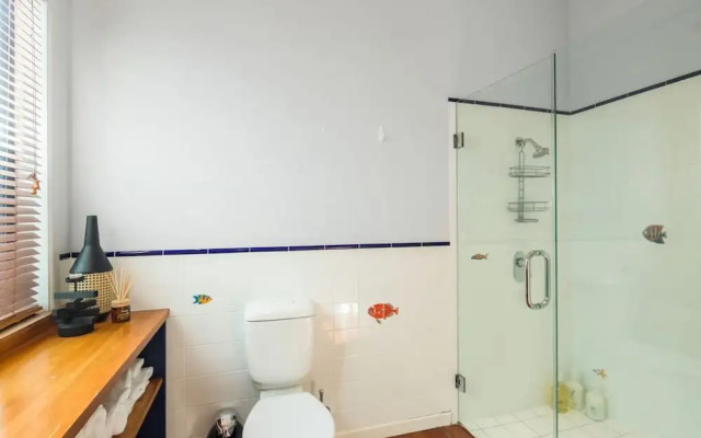 Pristine 2-bed waterfront, Karaka Bays