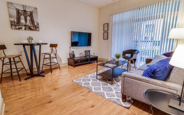 Relaxing & Stylish Home Parking Very Safe Area