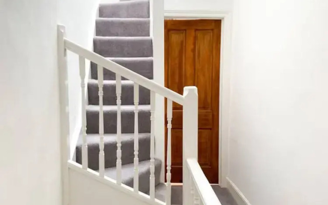 Beautiful Home in Bath with Garden